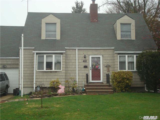 42 Berwick Road Hewlett, NY 11557 - Photo 1 of 1 Gallery Image 1