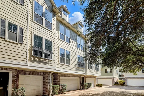 $2,200 | 3001 Murworth Drive, Unit 302, Houston, TX 77025