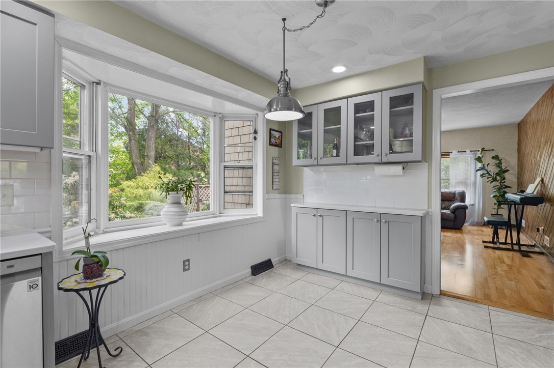 160 Sage Drive Warwick, RI 02886 - Photo 5 of 50