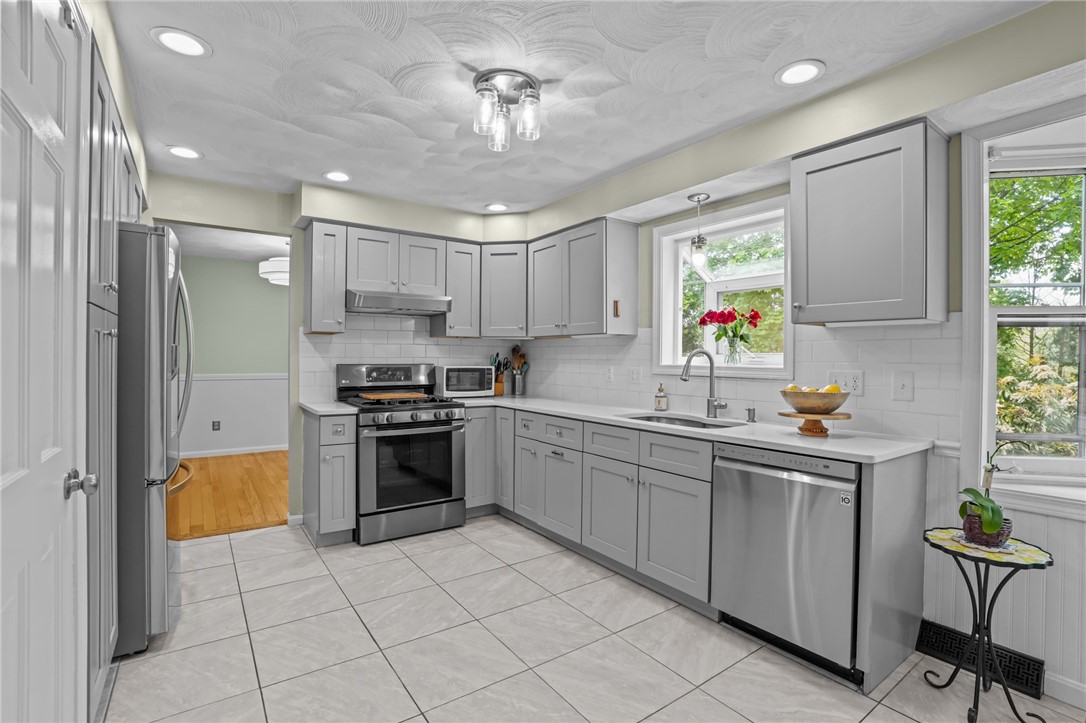 160 Sage Drive Warwick, RI 02886 - Photo 7 of 50