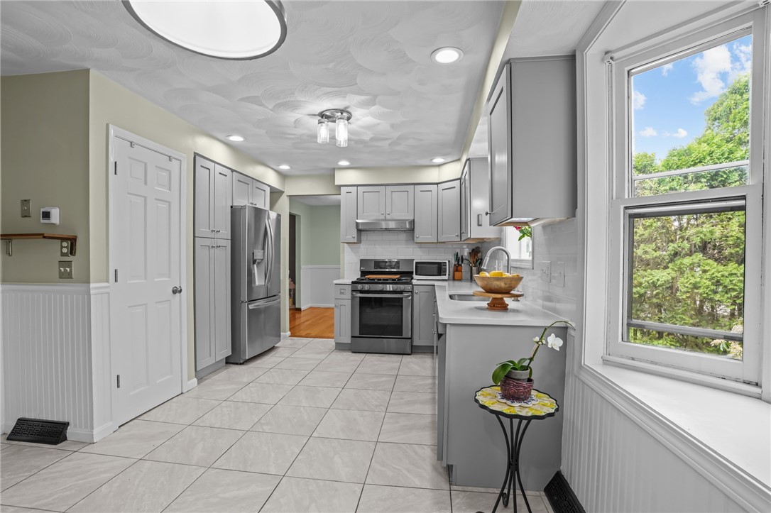 160 Sage Drive Warwick, RI 02886 - Photo 9 of 50