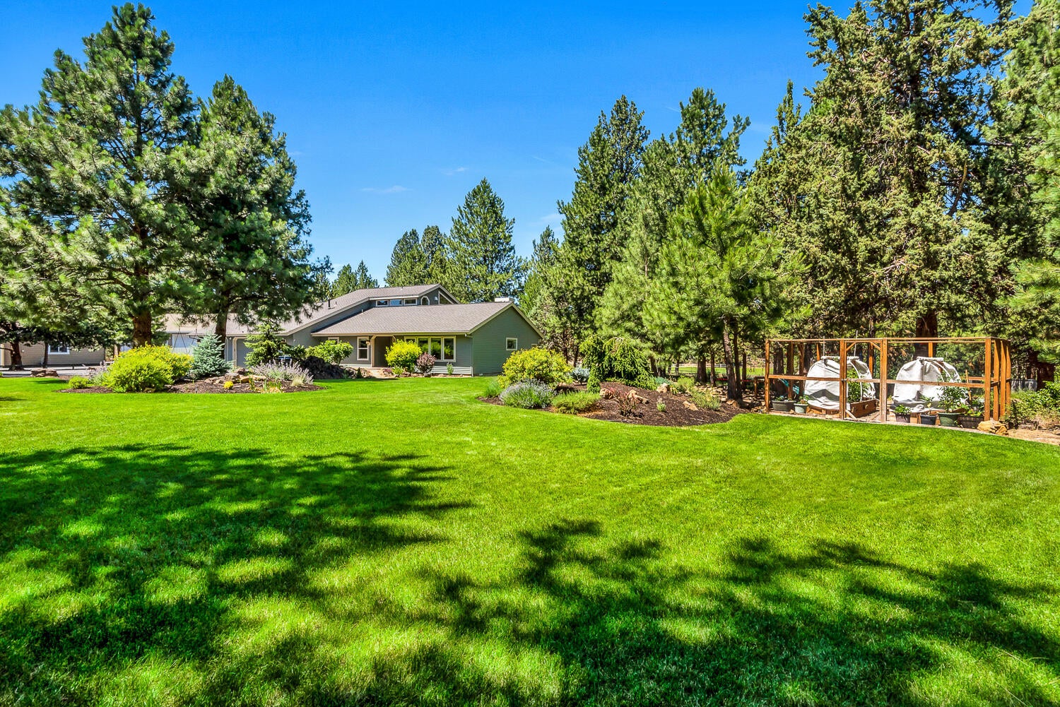 60629 Ridge Heights Bend, OR 97702 - Photo 3 of 27 OReilly_20220720_1_195857_72ppi