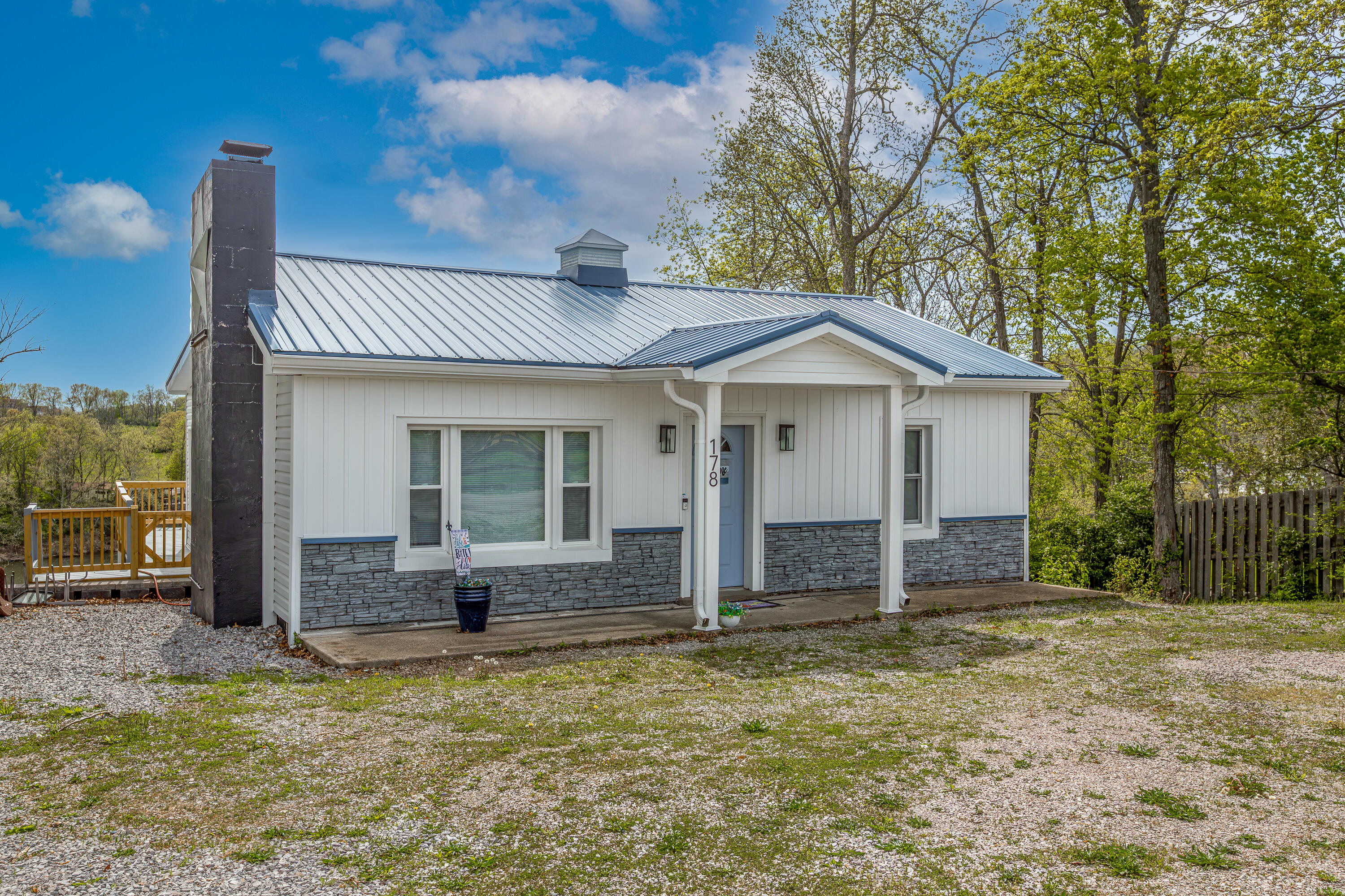 178 Lakeview Point Road Harrodsburg, KY 40330 - Photo 13 of 37 Front