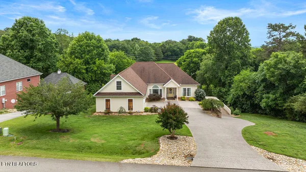 $899,000 | 210 Indian Shadows Drive, Maryville, TN 37801