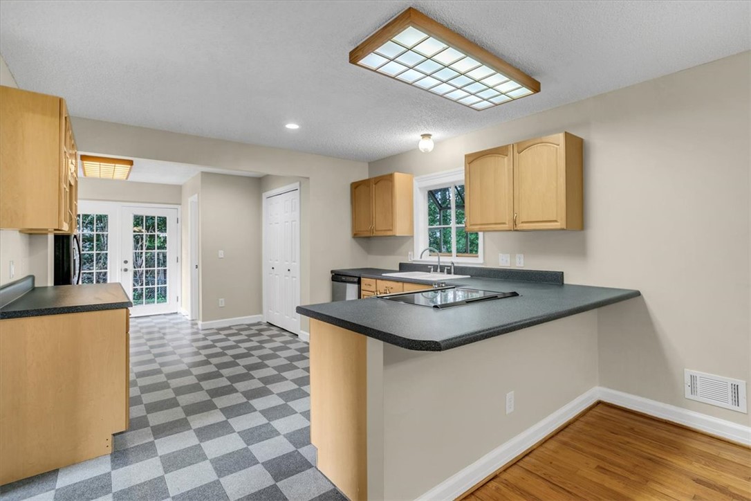 207 Forest Drive Easley, SC 29640 - Photo 7 of 34