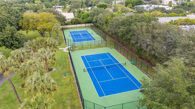 a view of a tennis court