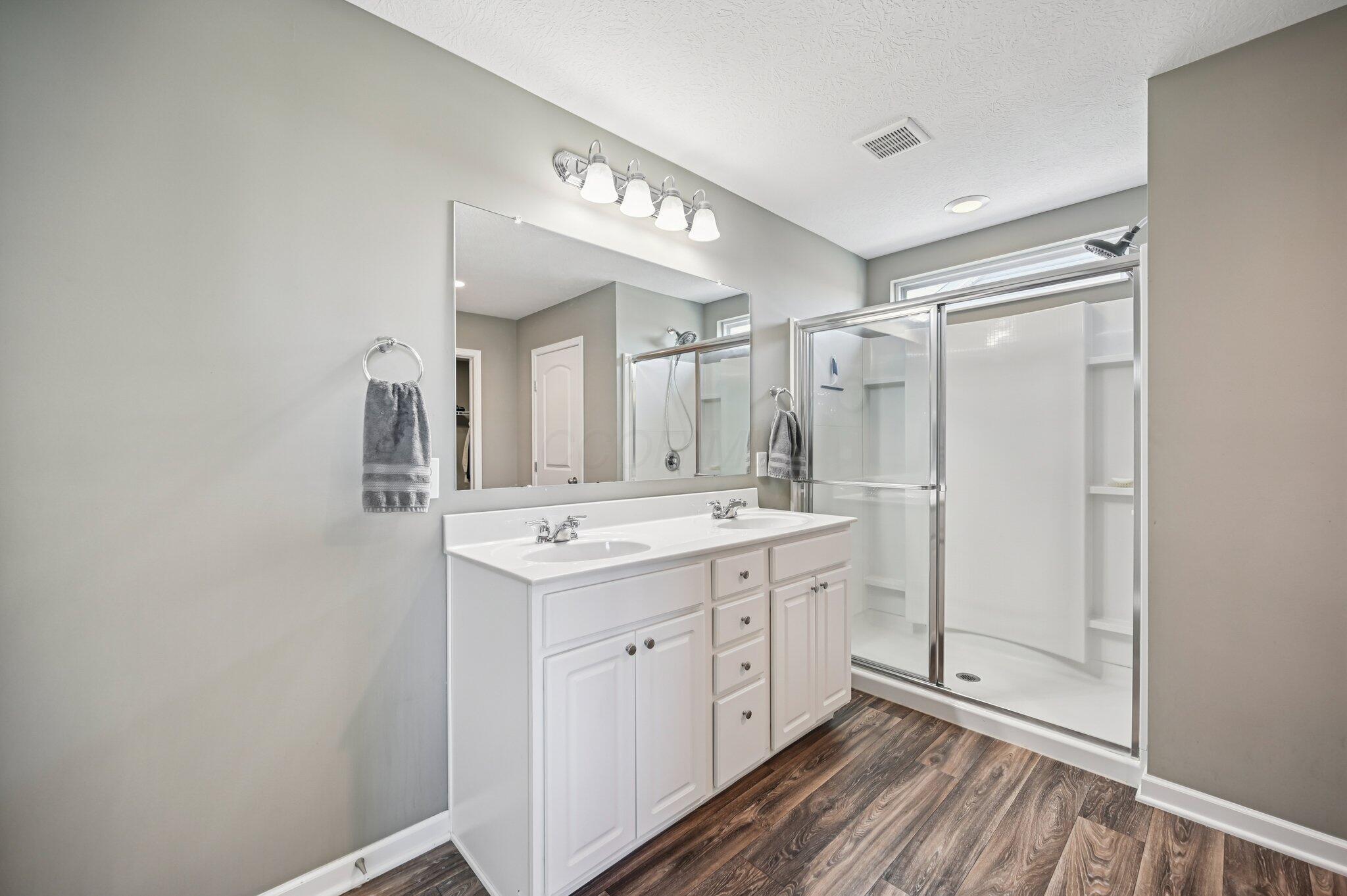 573 Eagle Walk Road Delaware, OH 43015 - Photo 25 of 52 Owners Bath