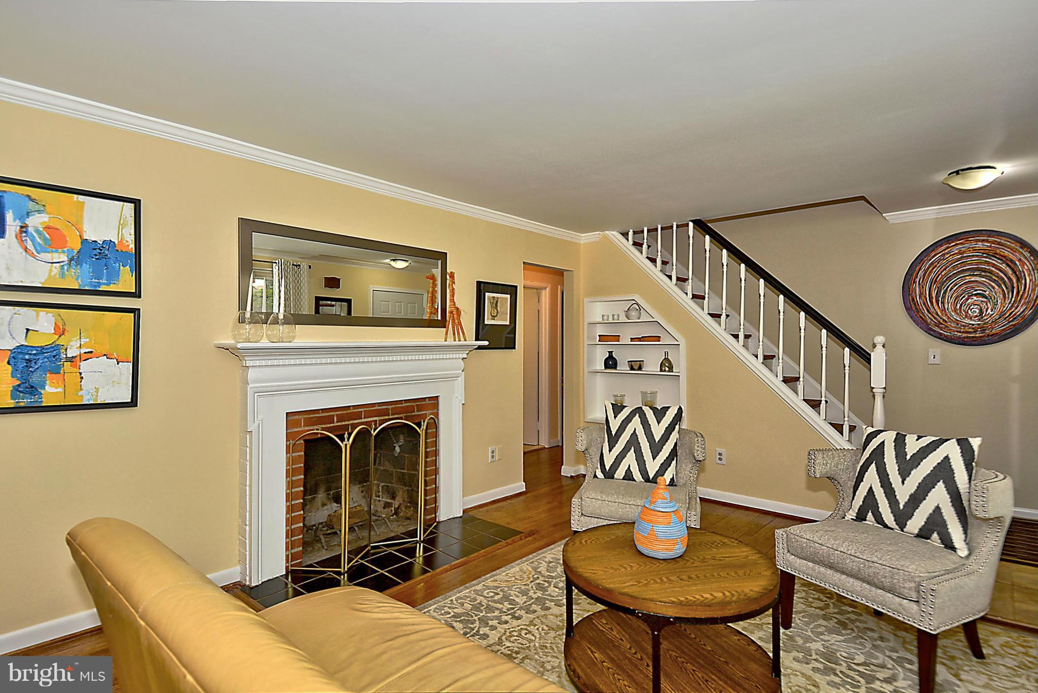 1000 Laredo Road Silver Spring, MD 20901 - Photo 2 of 29 Living Room