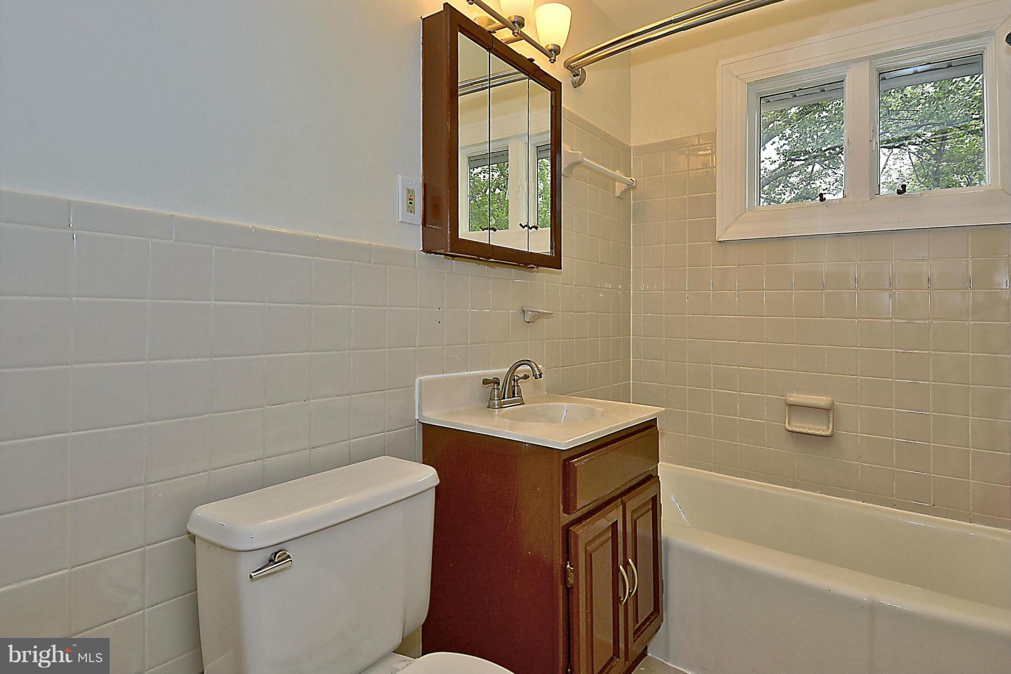 1000 Laredo Road Silver Spring, MD 20901 - Photo 16 of 29 Bath