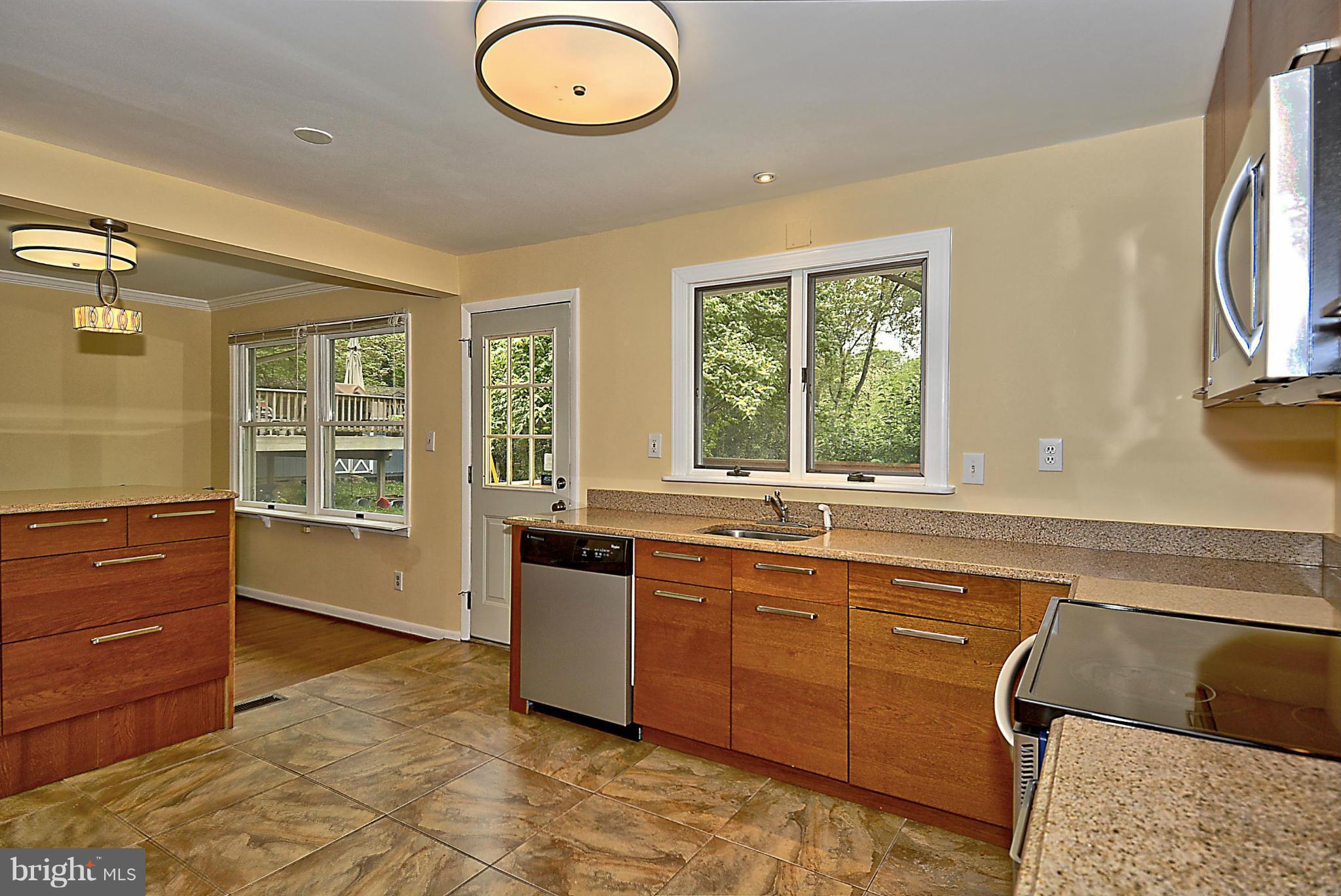 1000 Laredo Road Silver Spring, MD 20901 - Photo 9 of 29 Kitchen