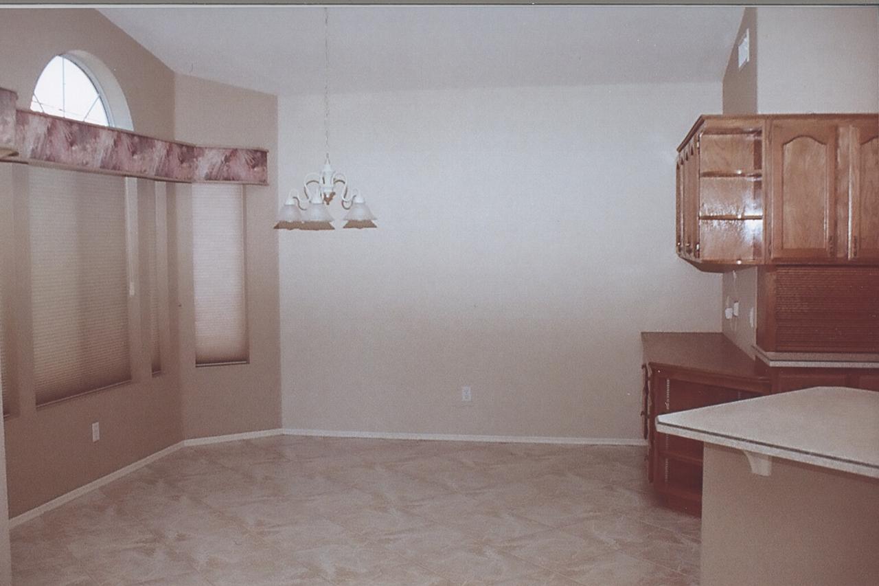 14903 Piccadilly Road Goodyear, AZ 85395 - Photo 15 of 16 Dining area