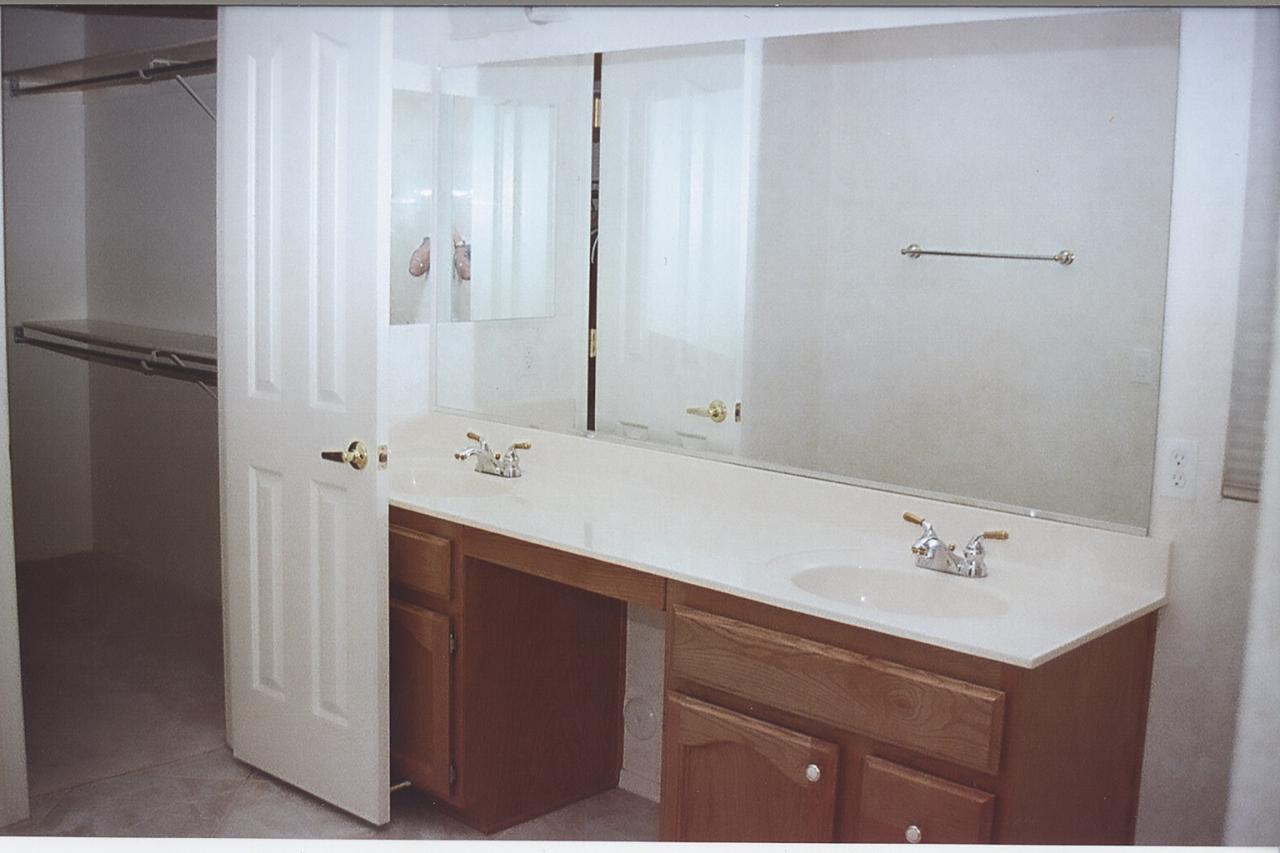 14903 Piccadilly Road Goodyear, AZ 85395 - Photo 10 of 16 Bathroom