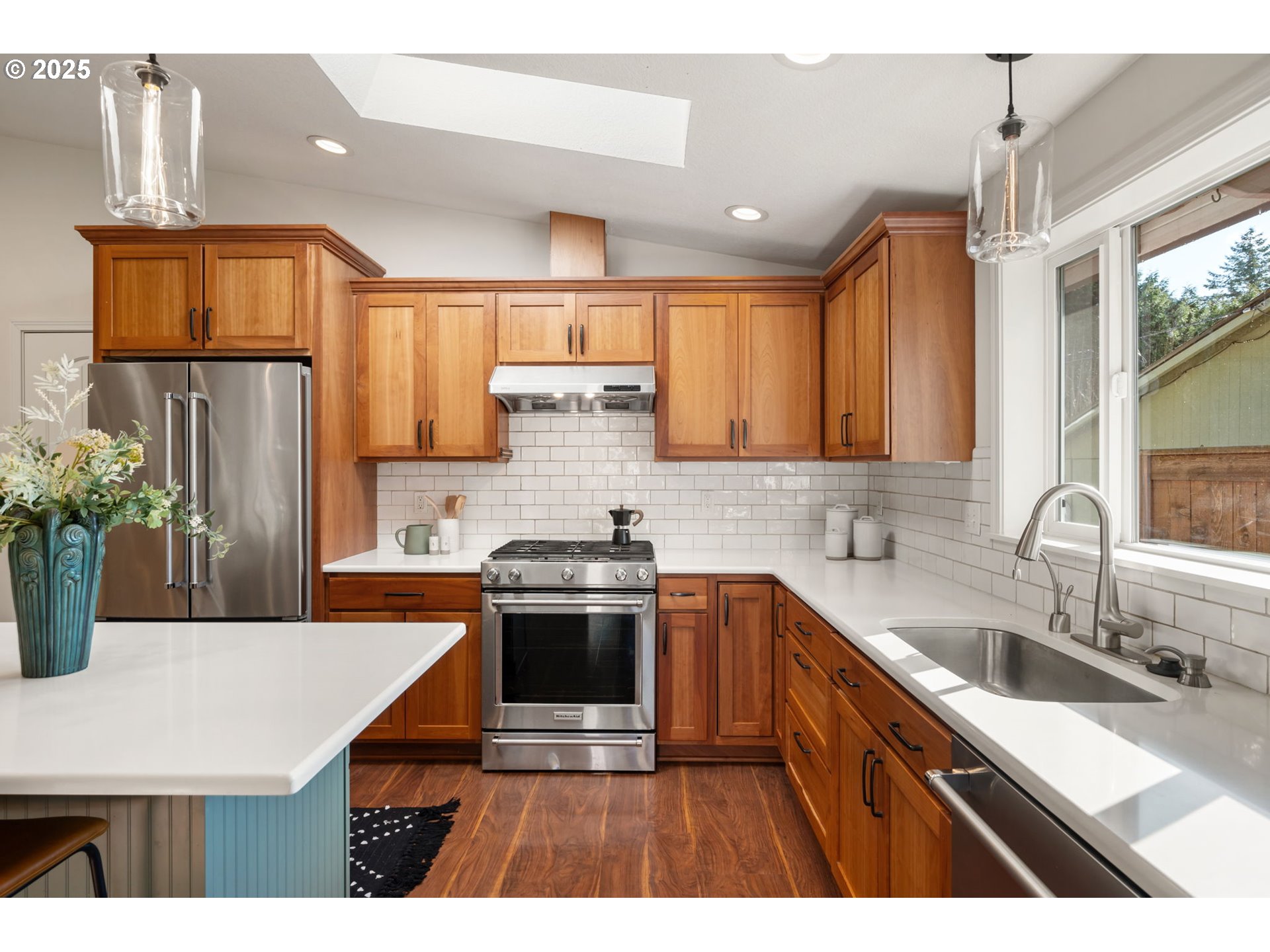 4611 Southwest Arnold Street Portland, OR 97219 - Photo 16 of 36 Gallery Image 16