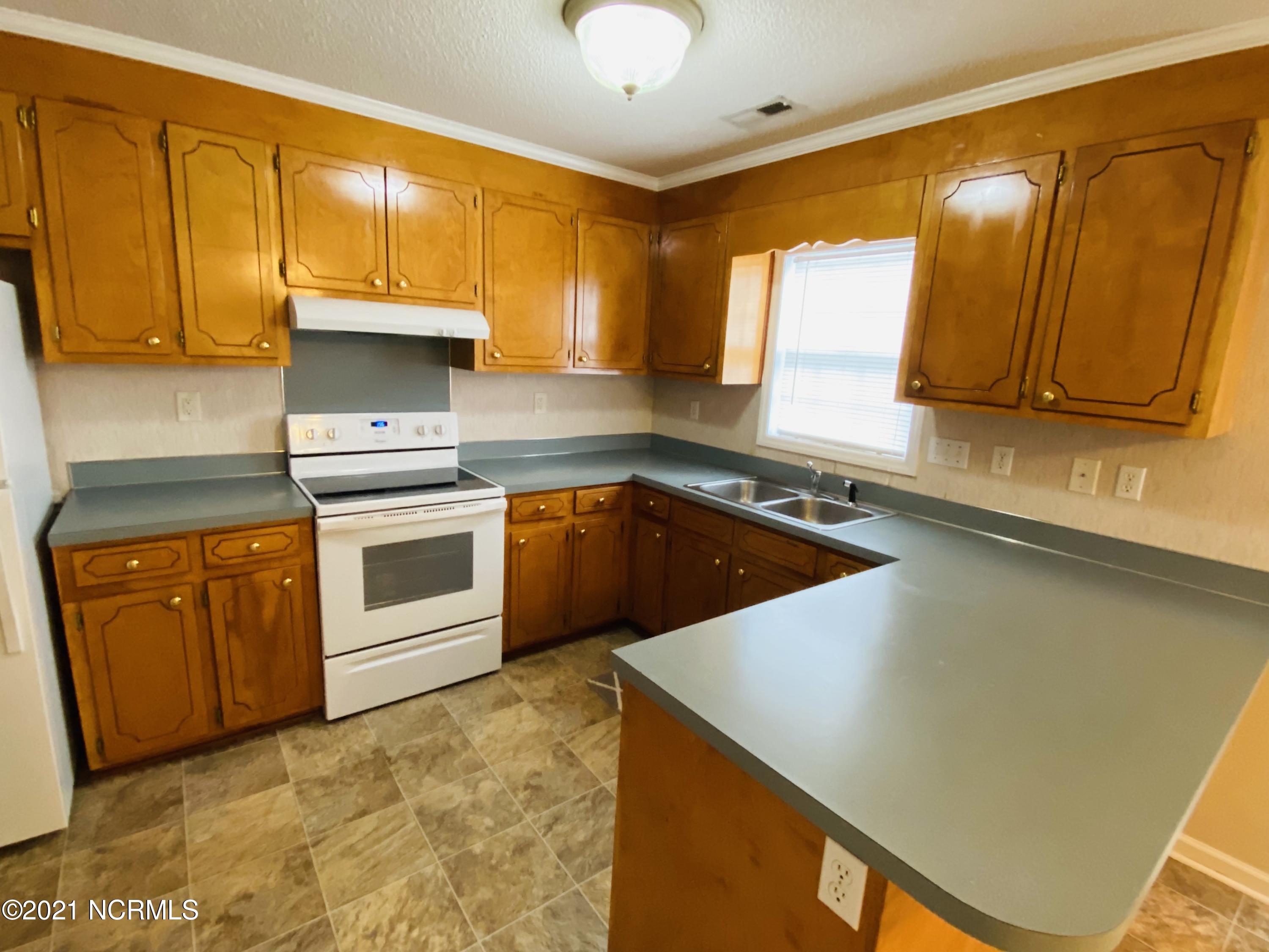 1025 Spring Forest Road, Unit E6 Greenville, NC 27834 - Photo 6 of 16 IMG_1727