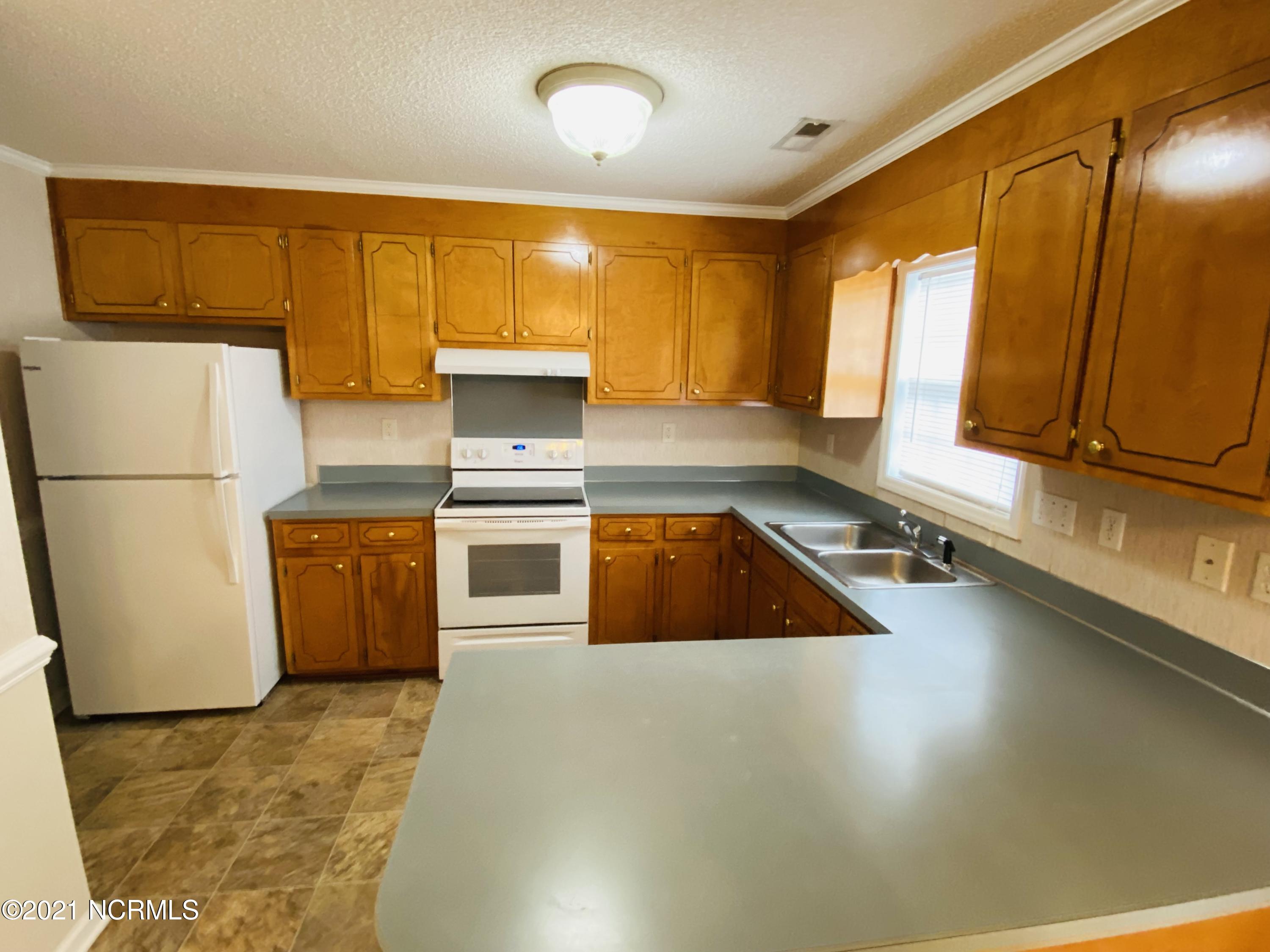 1025 Spring Forest Road, Unit E6 Greenville, NC 27834 - Photo 7 of 16 IMG_1728