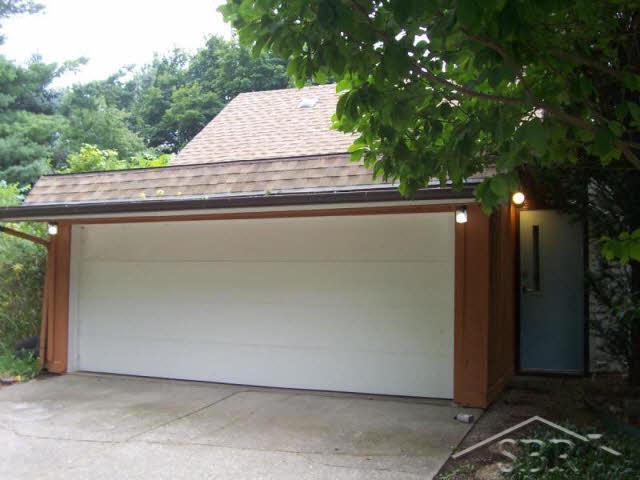 5581 Sheridan Road Saginaw, MI 48601 - Photo 2 of 7 20035173-1.JPG