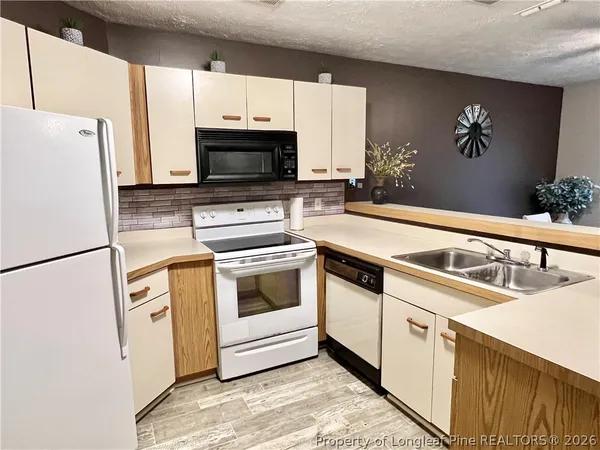 $900 | 6792 Willowbrook Drive, Unit 11, Fayetteville, NC 28314