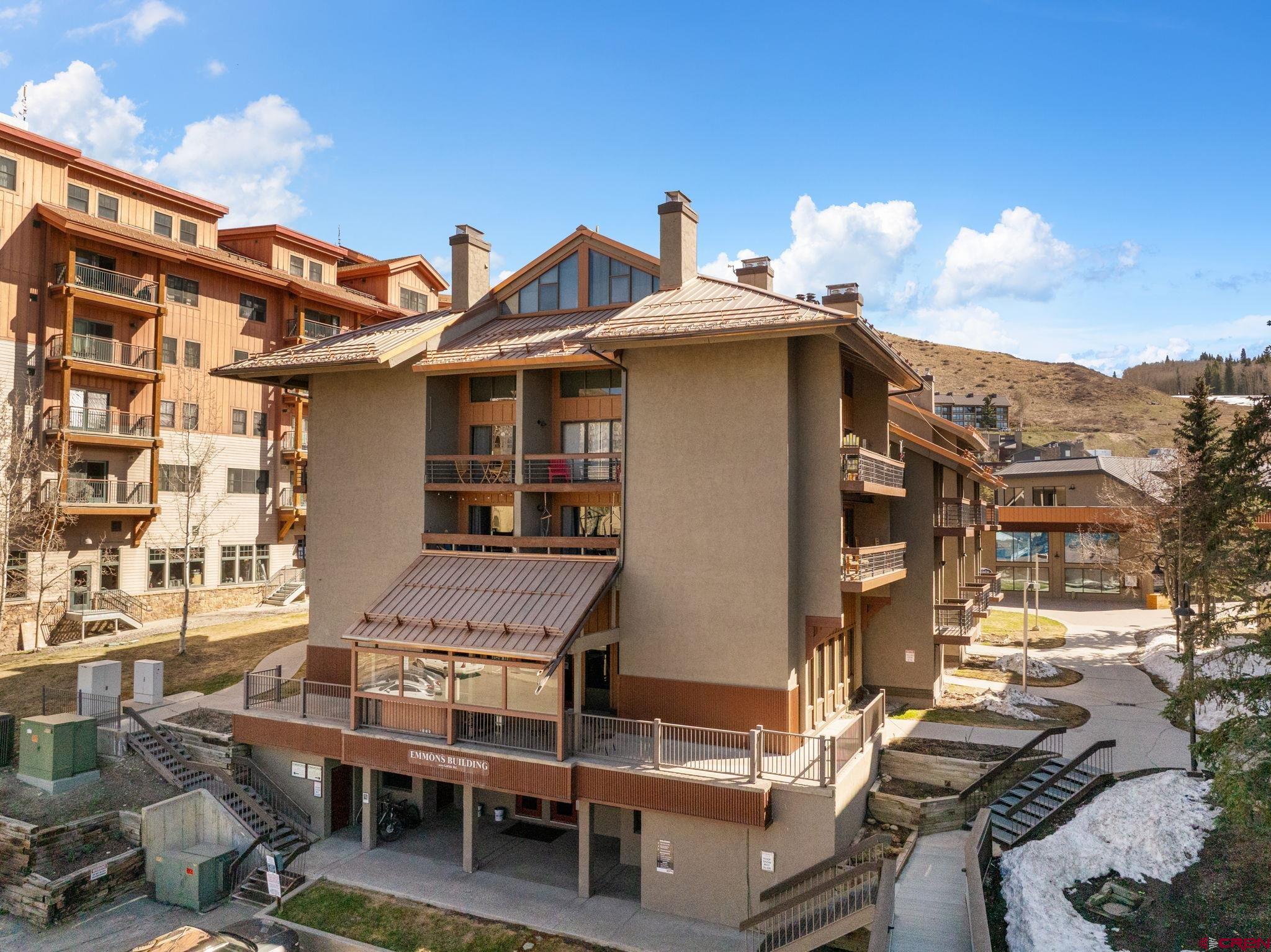 11 Emmons Road, Unit 433 Crested Butte, CO 81225 - Photo 26 of 32 a view of a patio with table and chairs and potted plants