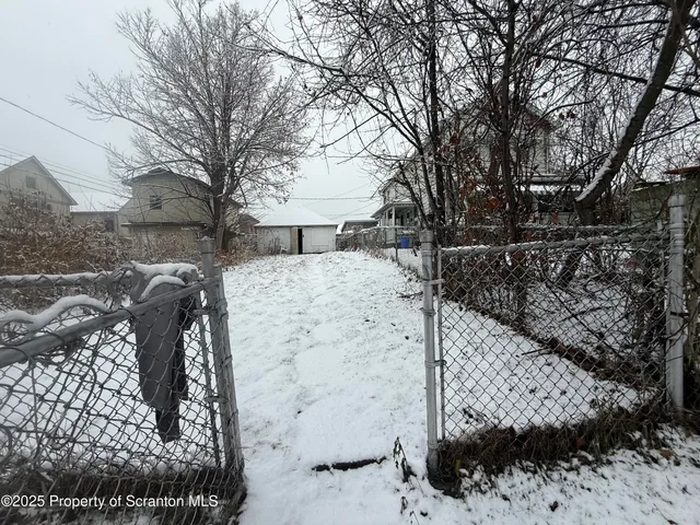 $1,500 | 417 Willow Street, Scranton, PA 18505