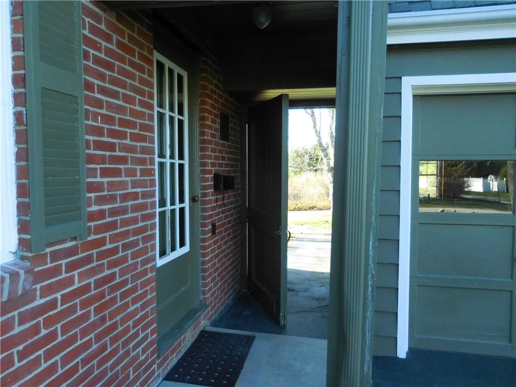 54 Hillview Road Gorham, ME 04038 - Photo 4 of 35 Strong wood door to block winter...
