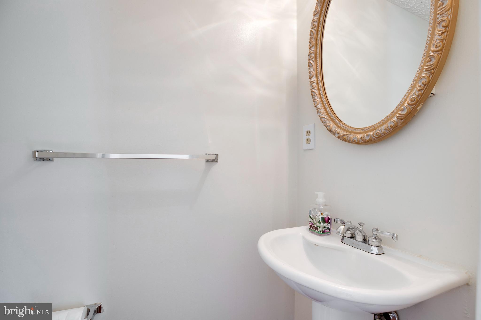 1604 Barnstead Drive Reston, VA 20194 - Photo 7 of 36