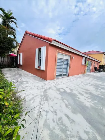 a front view of house with yard