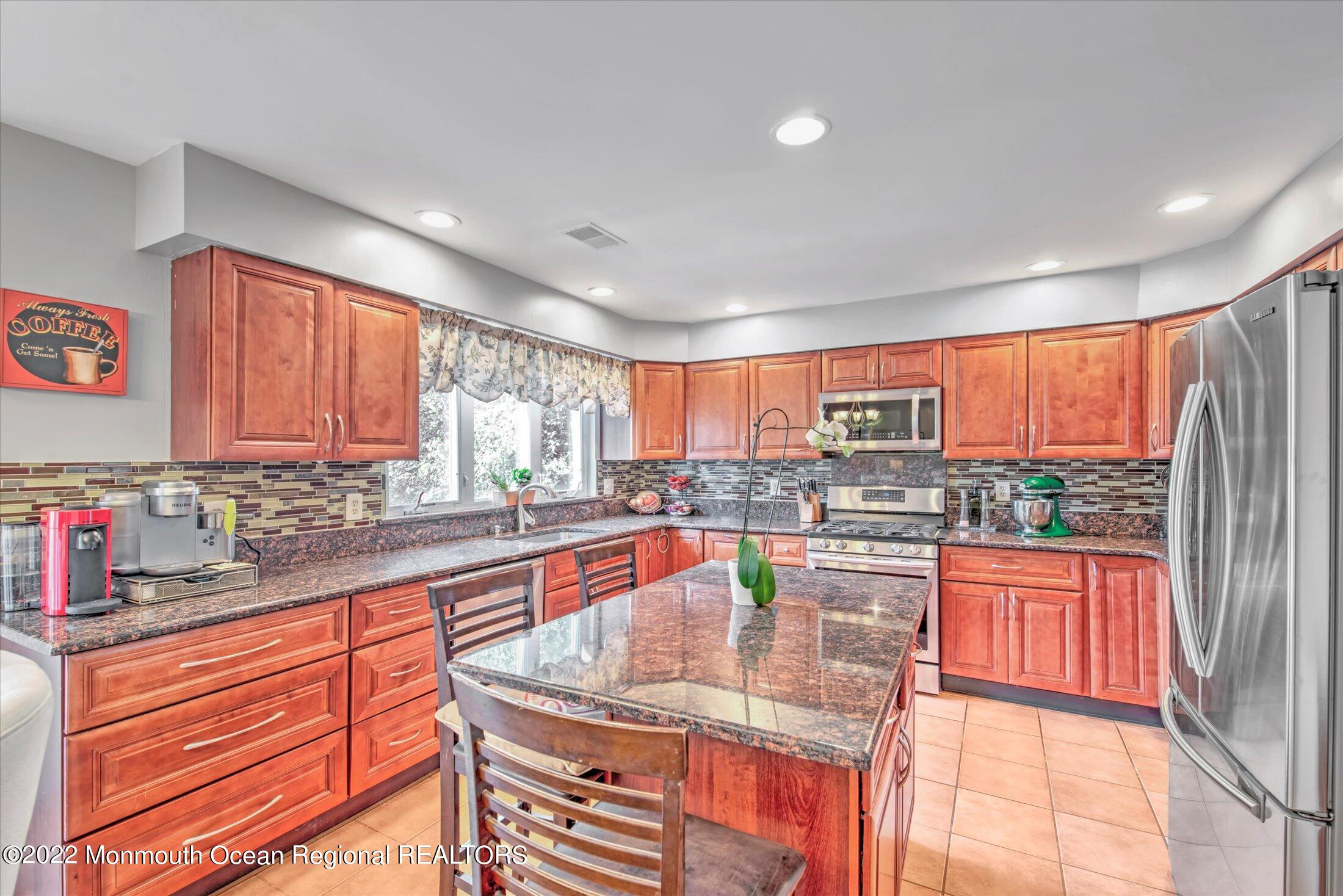 10 MacIntosh Court Jackson, NJ 08527 - Photo 22 of 49 22-KITCHEN