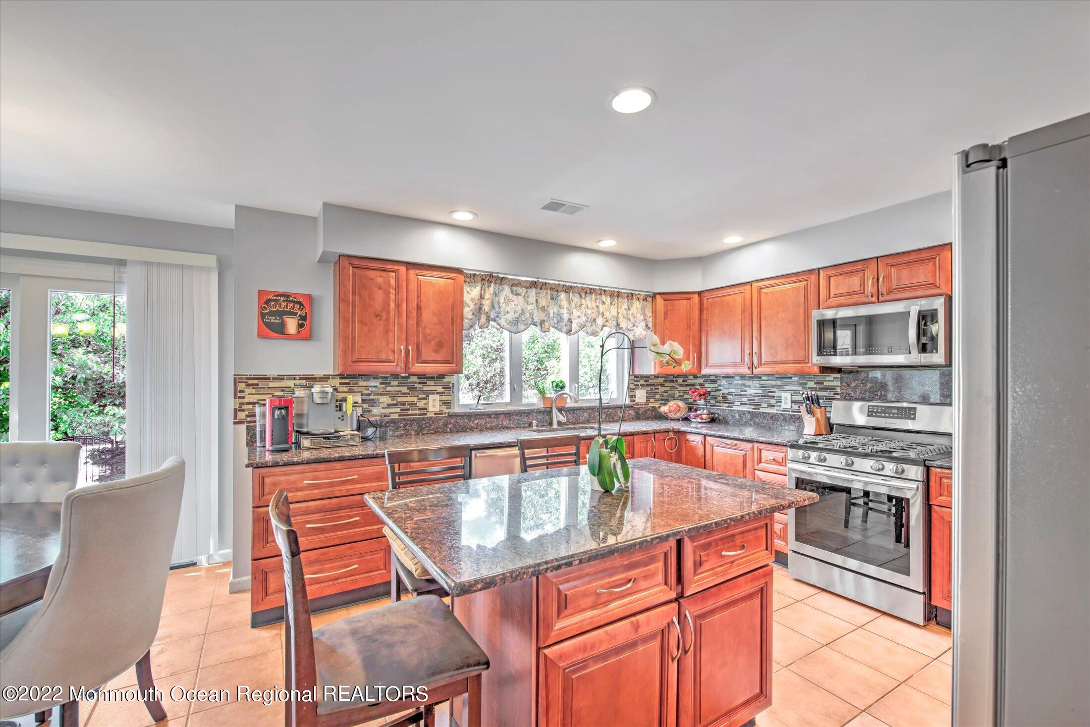 10 MacIntosh Court Jackson, NJ 08527 - Photo 23 of 49 23-KITCHEN