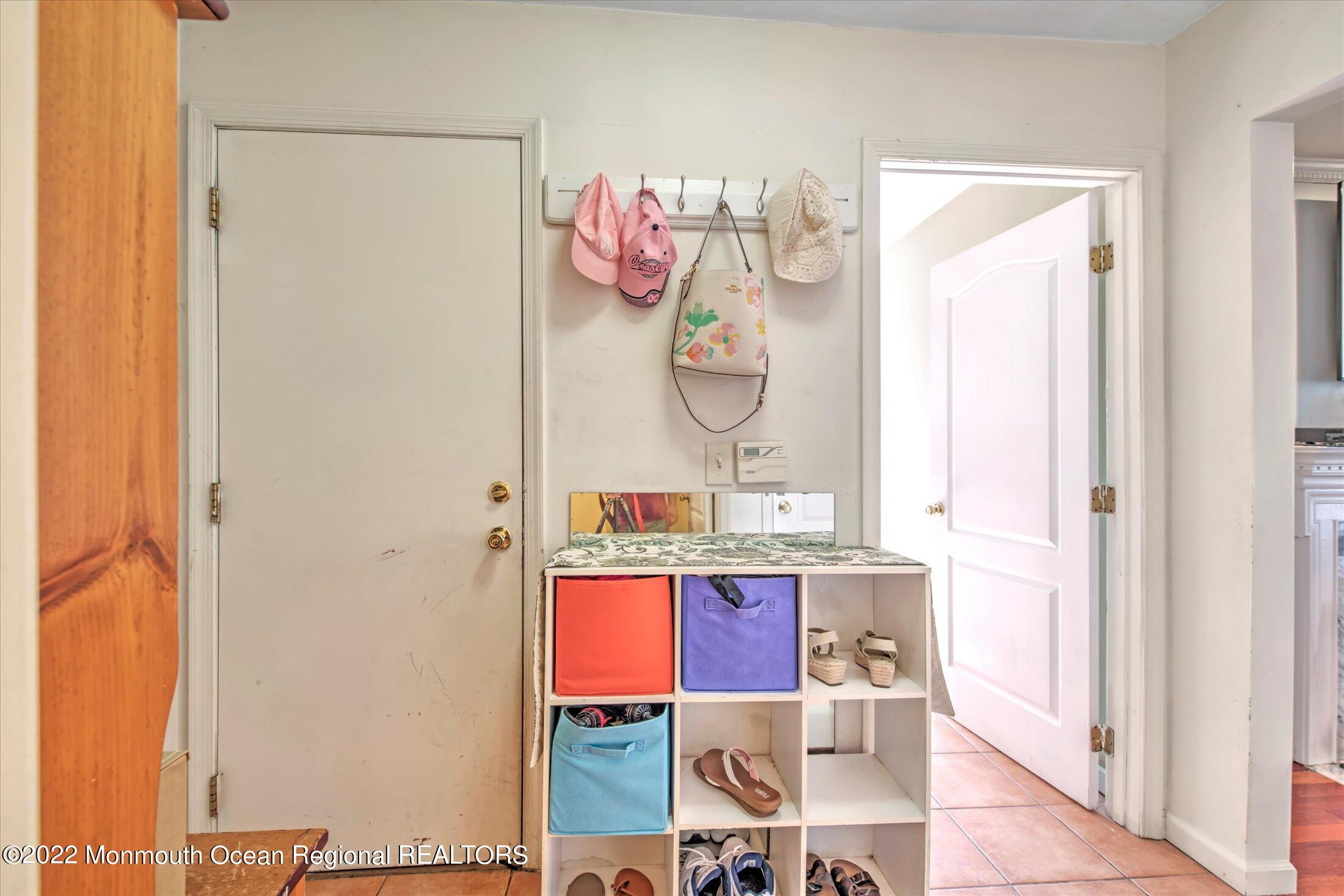 10 MacIntosh Court Jackson, NJ 08527 - Photo 30 of 49 30-MUD ROOM