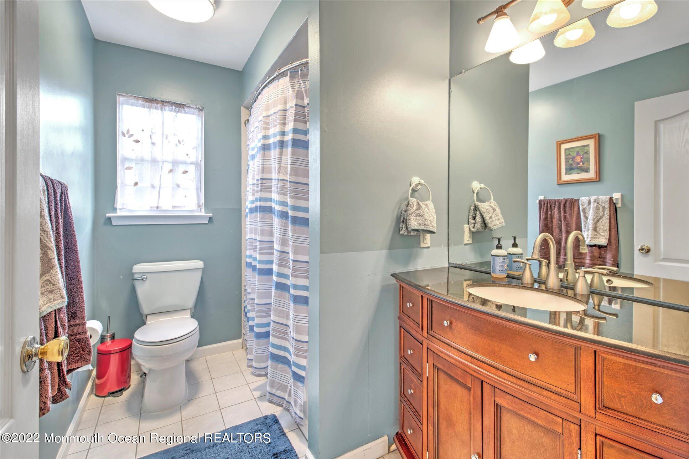 10 MacIntosh Court Jackson, NJ 08527 - Photo 40 of 49 40-BATHROOM