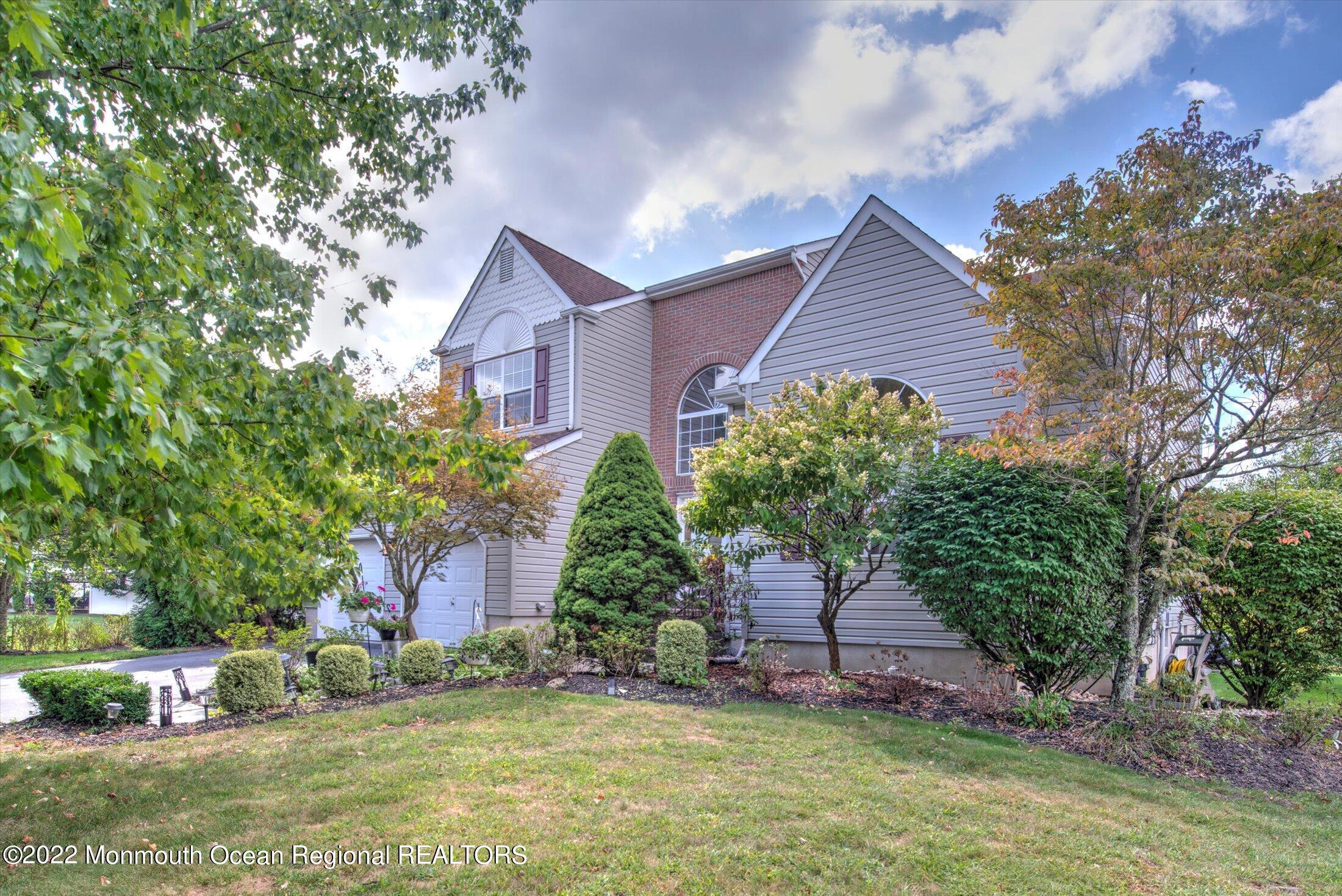 10 MacIntosh Court Jackson, NJ 08527 - Photo 4 of 49 a house view with a outdoor space