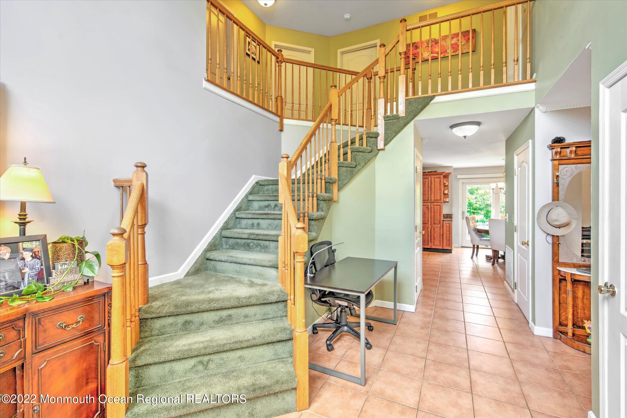 10 MacIntosh Court Jackson, NJ 08527 - Photo 5 of 49 05-FOYER