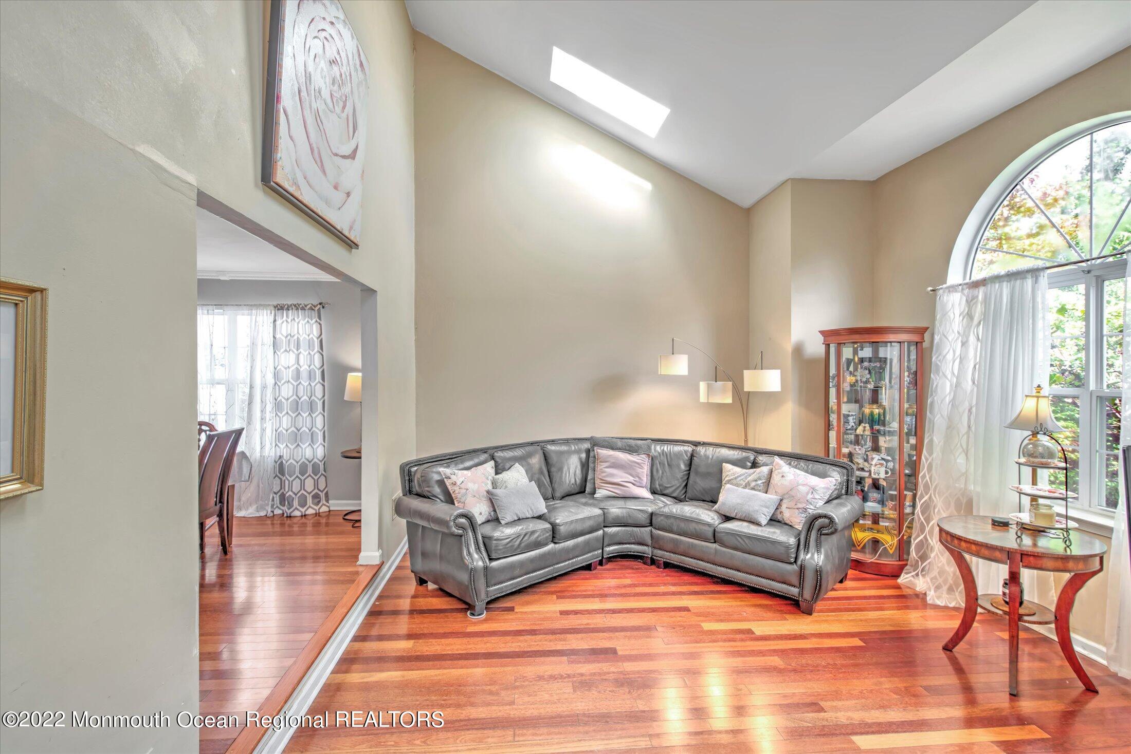 10 MacIntosh Court Jackson, NJ 08527 - Photo 9 of 49 09-LIVING ROOM