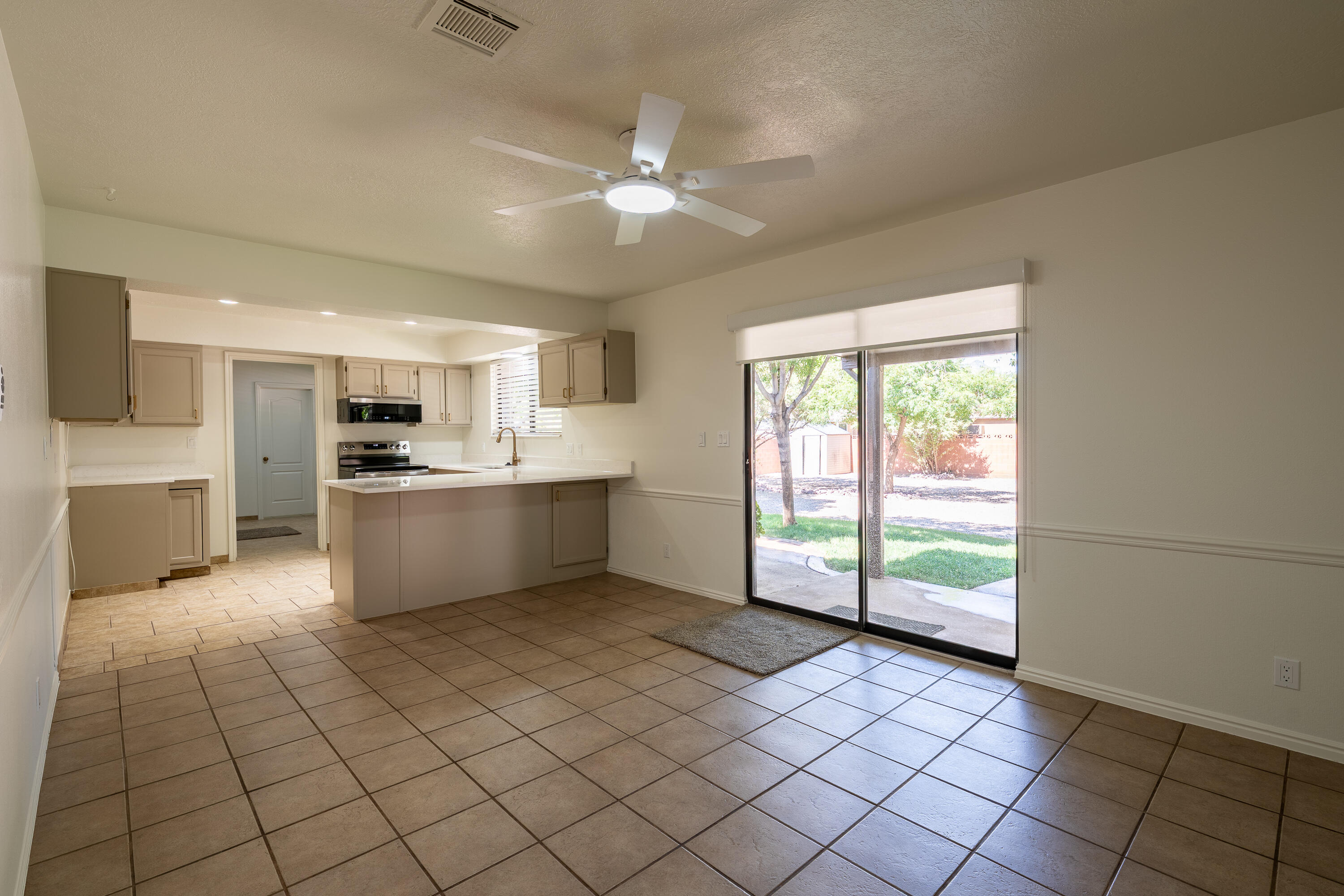 3716 West Marigold Way St. George, UT 84790 - Photo 19 of 48 kitchen