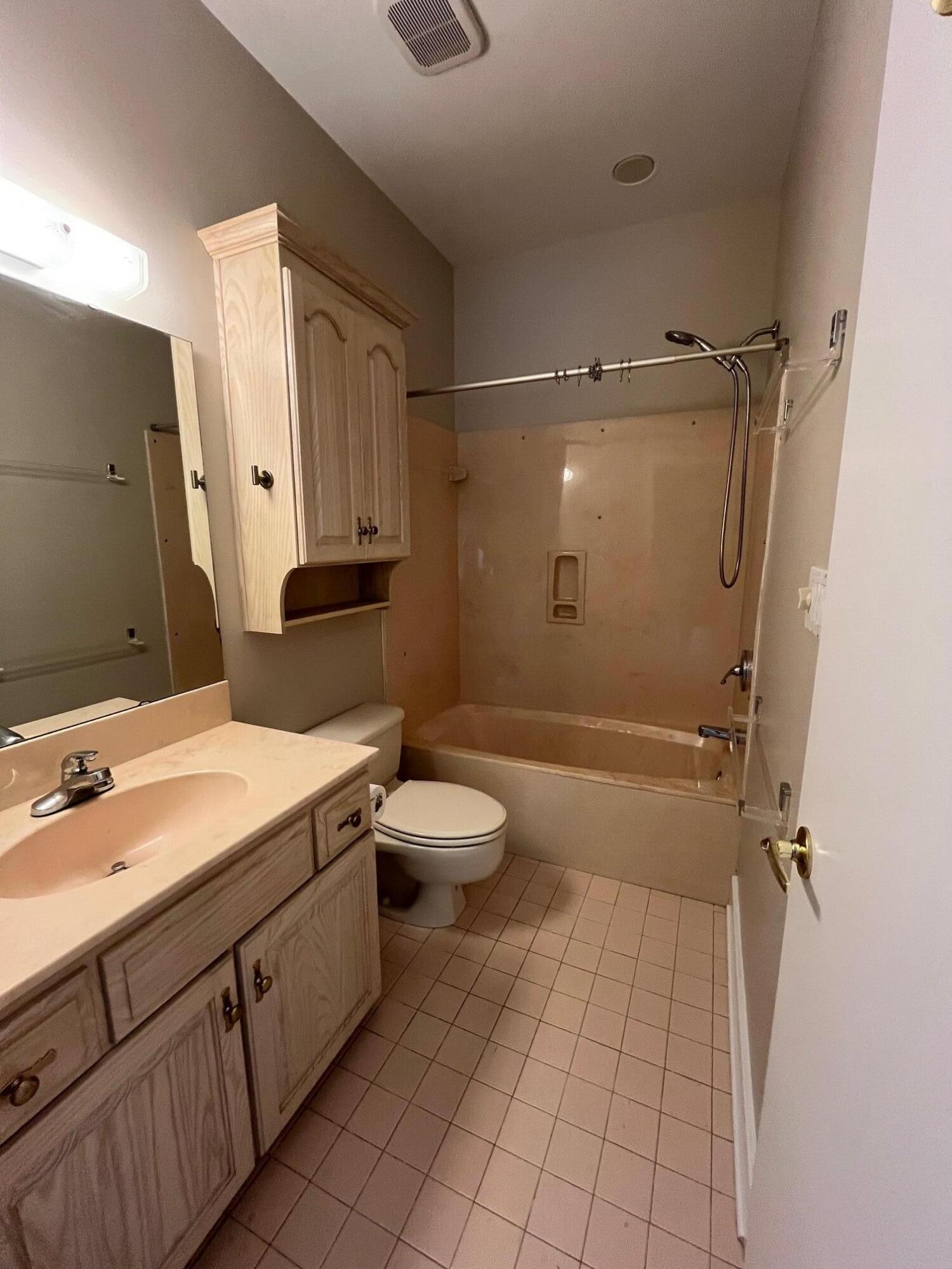 622 Nelson Point Road Niceville, FL 32578 - Photo 16 of 28 a bathroom with a sink a toilet and shower