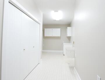 622 Nelson Point Road Niceville, FL 32578 - Photo 18 of 28 a view of a hallway with white walls