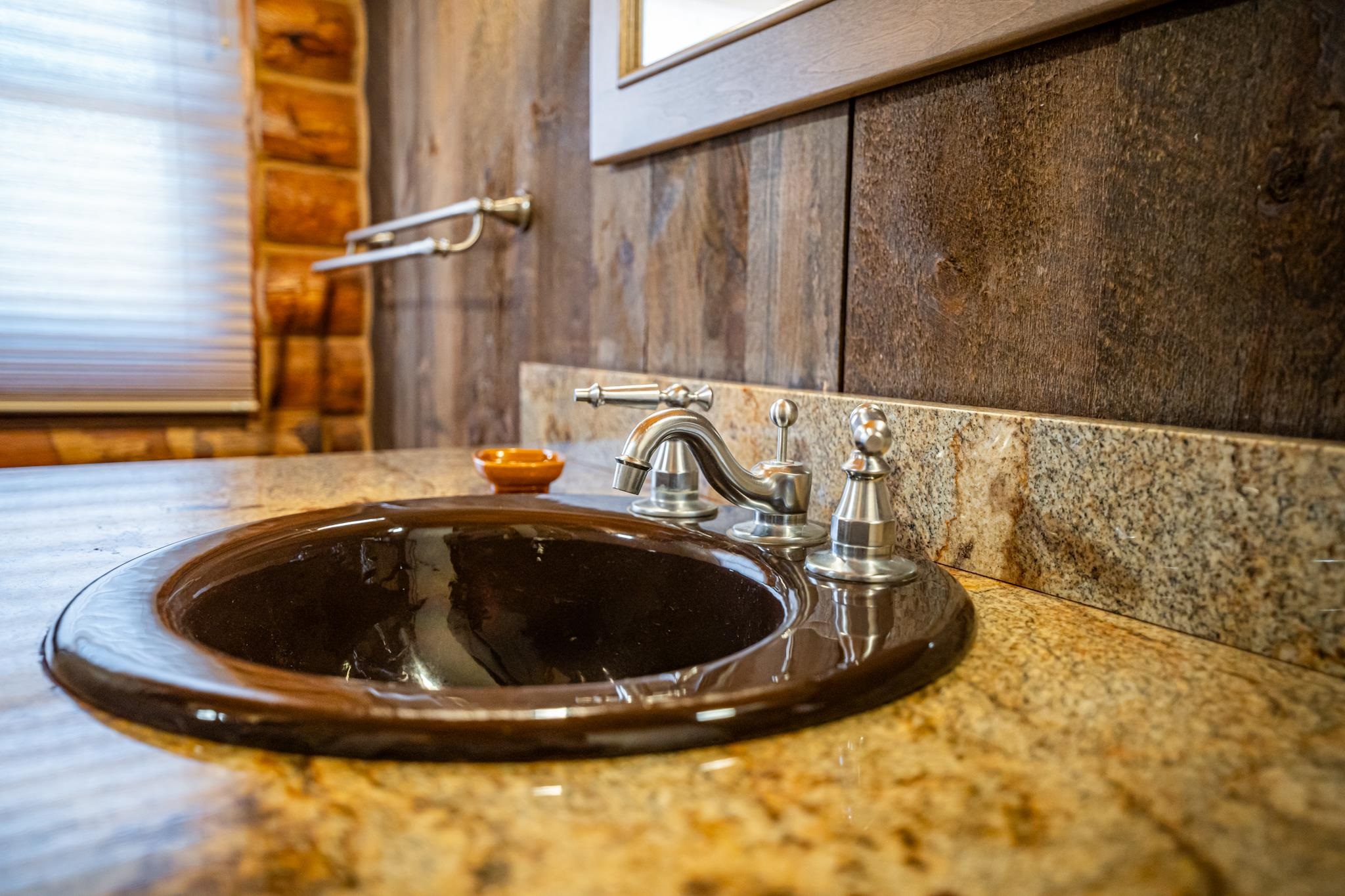 18491 Caledonia Road Caledonia, IL 61011 - Photo 45 of 99 a bathroom with a sink and bathtub