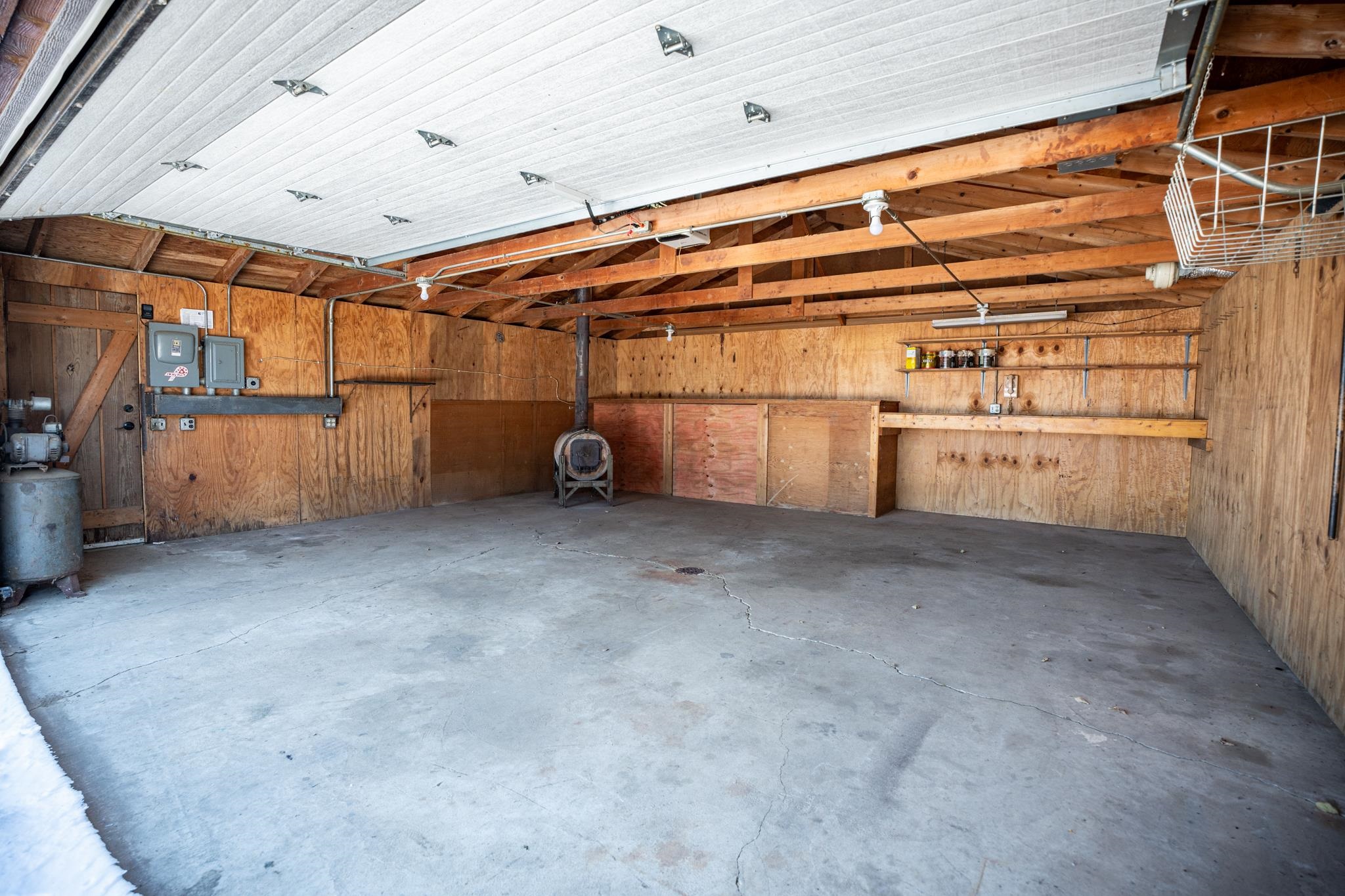 18491 Caledonia Road Caledonia, IL 61011 - Photo 84 of 99 a view of a garage room