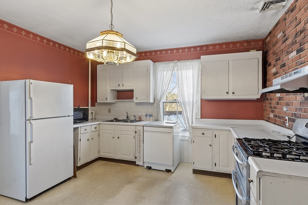 30 Spruce Street Clinton, MA 01510 - Photo 16 of 31 Gallery Image 16