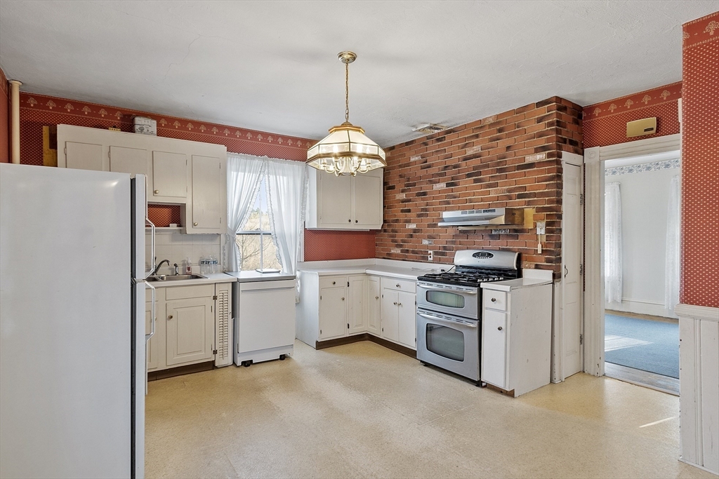 30 Spruce Street Clinton, MA 01510 - Photo 19 of 31 Gallery Image 19