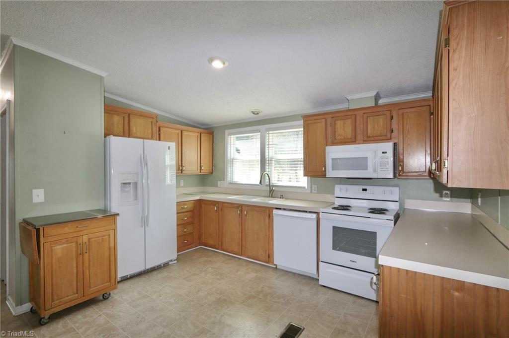 185 Eagle Hills Road Purlear, NC 28665 - Photo 17 of 49 Gallery Image 17