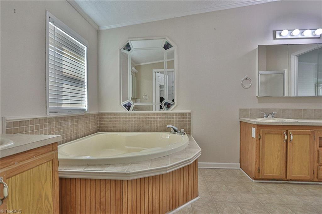 185 Eagle Hills Road Purlear, NC 28665 - Photo 22 of 49 Master Bath