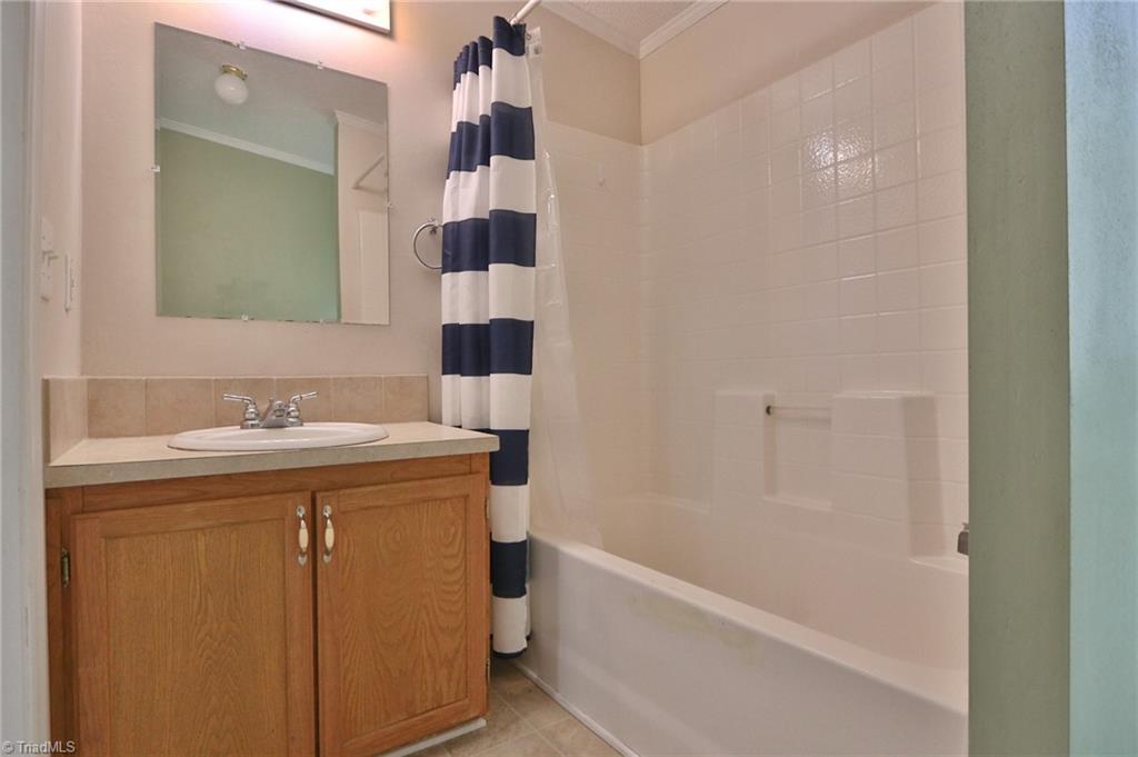 185 Eagle Hills Road Purlear, NC 28665 - Photo 33 of 49 Hall Full Bath