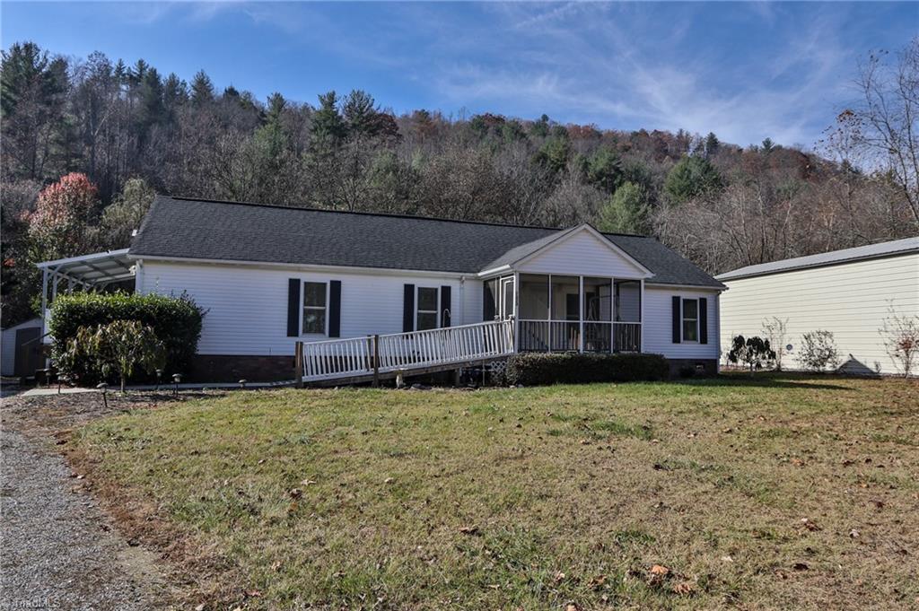 185 Eagle Hills Road Purlear, NC 28665 - Photo 4 of 49 Gallery Image 4