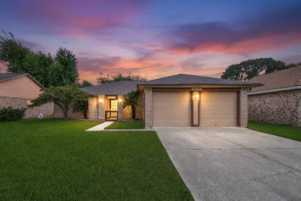 $2,300 | 10904 Birch Drive, La Porte, TX 77571
