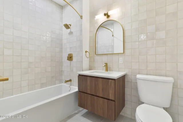 $7,400 | 100 East Putnam Avenue, Unit 211, Cos Cob, CT 06807