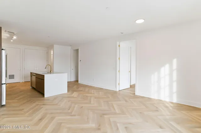 $7,400 | 100 East Putnam Avenue, Unit 211, Cos Cob, CT 06807