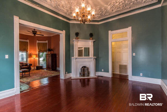 63 South Georgia Avenue Mobile, AL 36604 - Photo 9 of 31 Ornamental Ceiling