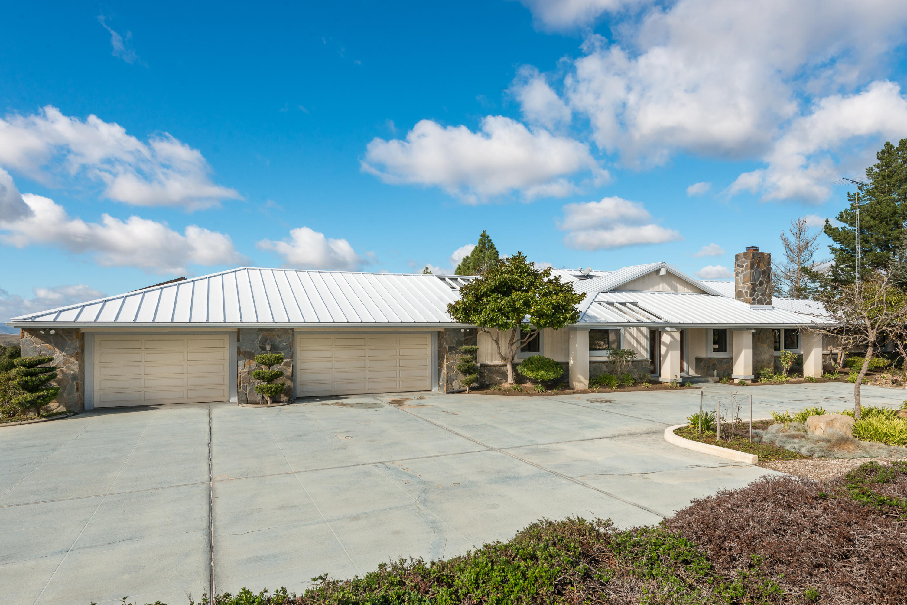 1815 Tularosa Road Lompoc, CA 93436 - Photo 5 of 35 a view of a house with a yard and sitting area