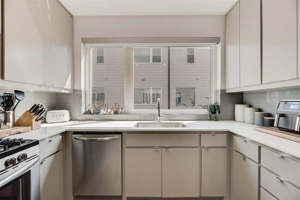 4705 Bryan Street, Unit 302 Dallas, TX 75204 - Photo 11 of 24